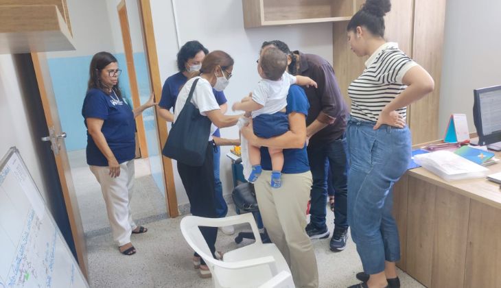 Família acolhedora primeira criança ganha um lar temporário em Goiânia